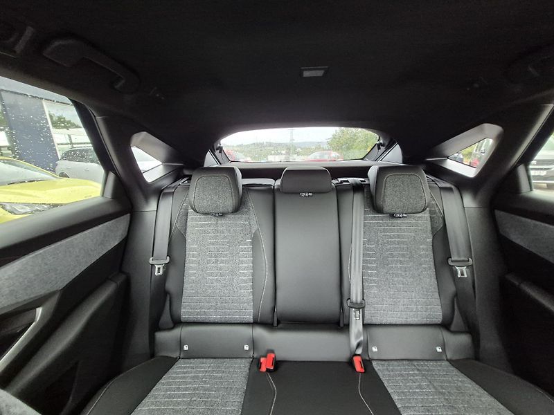 Peugeot 3008 (2026) BUSINESS Hybrid 145 e-DCS6 - fotka 17 z 20