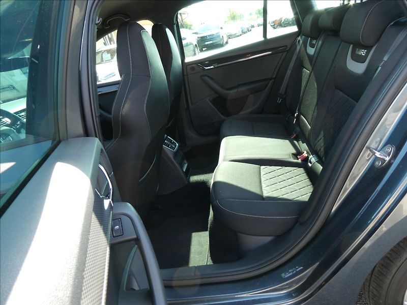 Škoda Octavia 2,0 TDi 135kW RS DSG, serviska - fotka 23 z 49