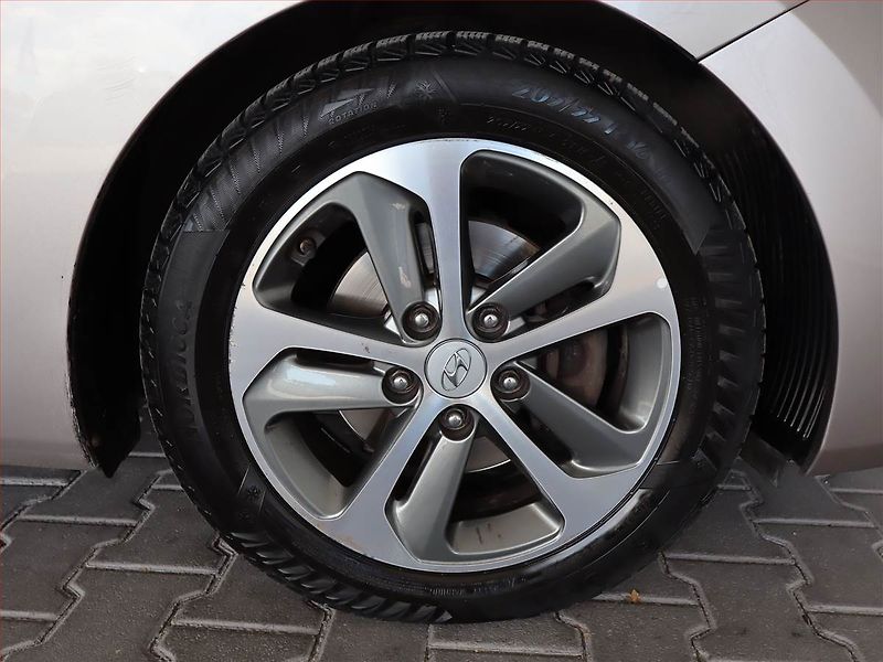 Hyundai i30 (2016) 1.6 CRDi, Automat, Navi - fotka 15 z 19