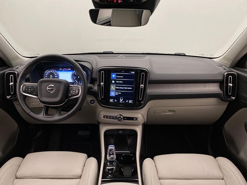 Volvo XC40 D4 AWD INSCRIPTION REZERVACE - fotka 2 z 44