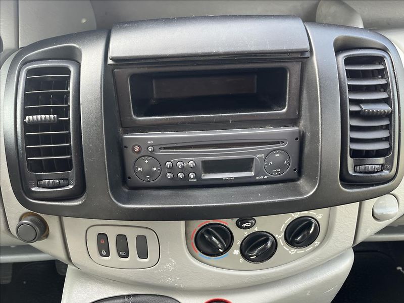 Renault Trafic 1.9 dCi 6.MÍST STK 11/2027 - fotka 15 z 26