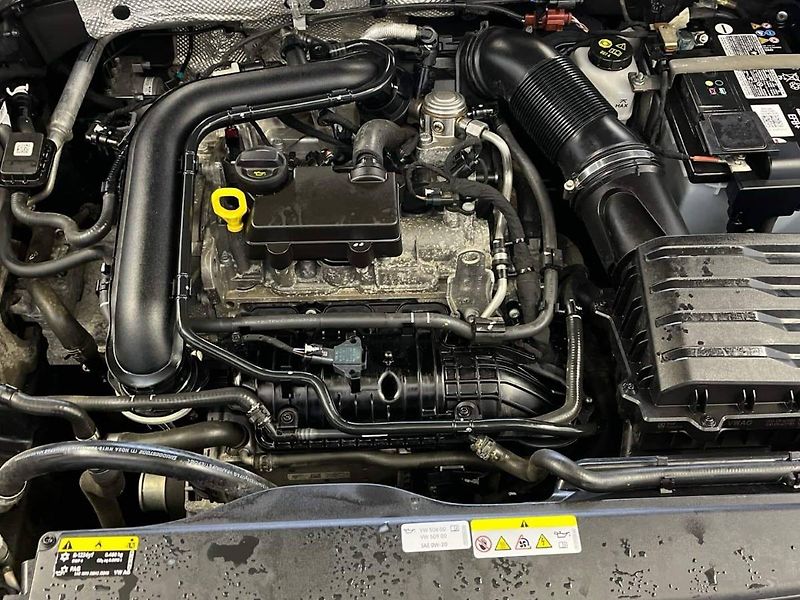 Volkswagen Golf (2022) Variant Life 1,0 TSI - fotka 17 z 20