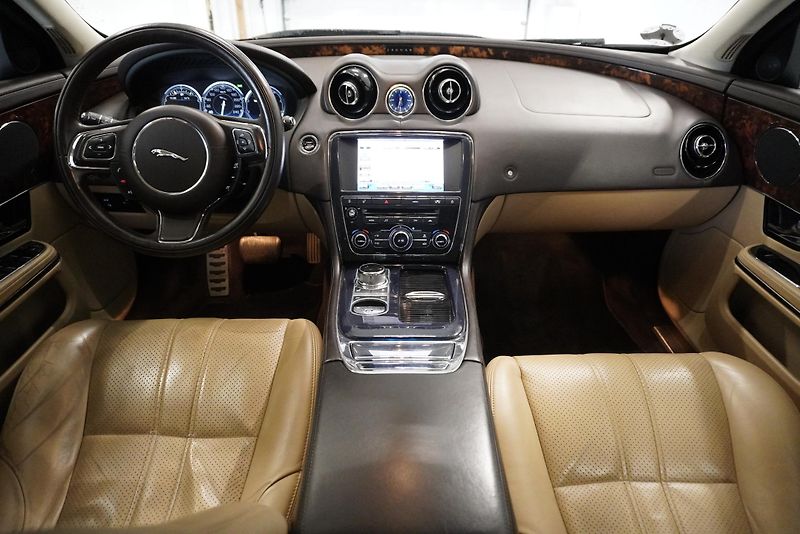 Jaguar XJ XJ  3,0D - fotka 16 z 33
