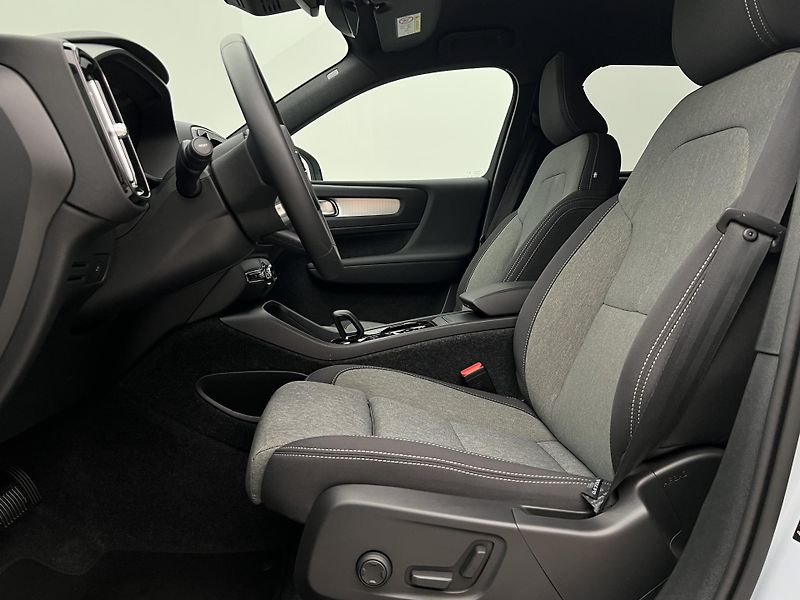 Volvo XC40 B3 DARK PLUS AUT CZ  - fotka 3 z 42