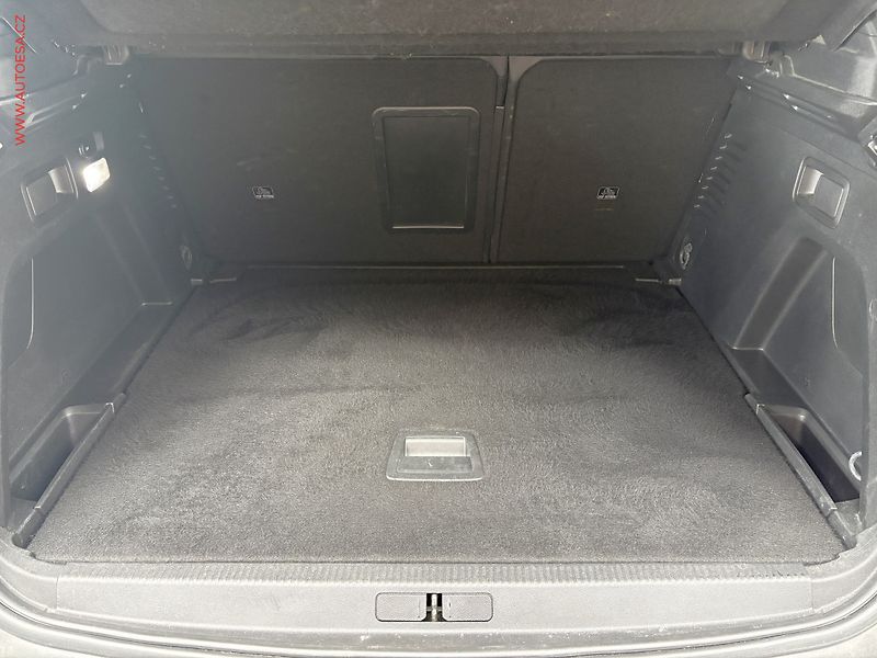 Peugeot 3008 (2019) 1.5 HDi, GT Line, LED, TZ - fotka 7 z 17