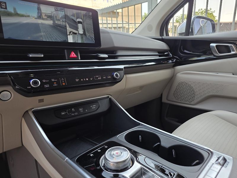Kia Carnival (2024) 1.6-HEV-AUTOMAT-6+3MÍSTA - fotka 18 z 34