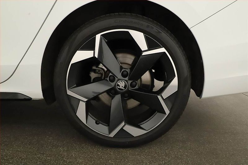 Škoda Superb (2025) 2.0 TDI - fotka 12 z 21