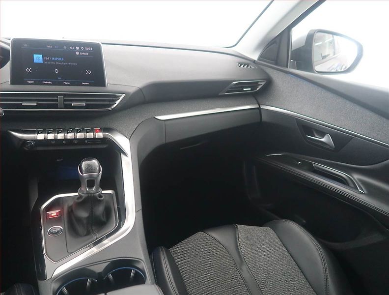 Peugeot 3008 (2018) 1.5 BlueHDi, Kůže, Navi - fotka 8 z 14