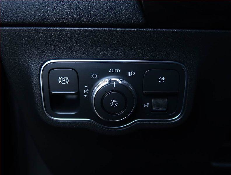 Mercedes-Benz GLA (2021) 220 d 4MATIC - fotka 16 z 23