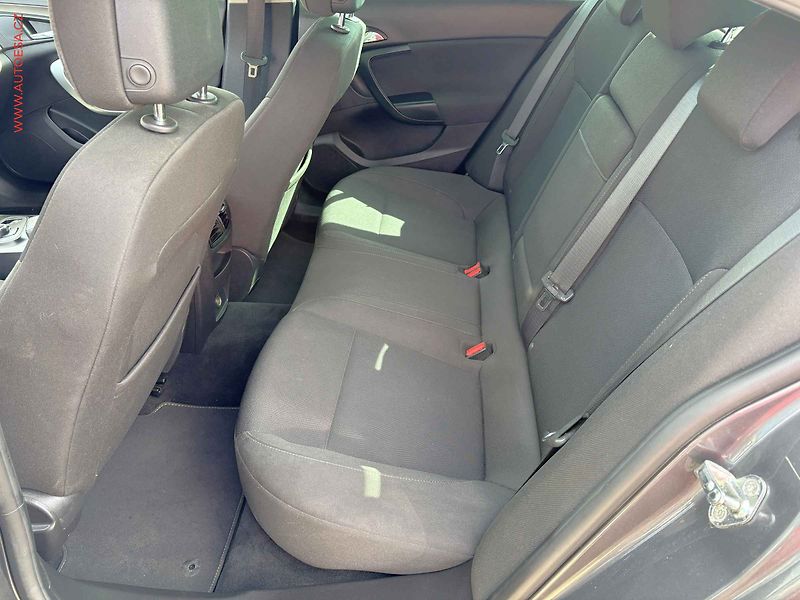 Opel Insignia (2011) 1.4T, Navi, výhřev sed - fotka 10 z 16