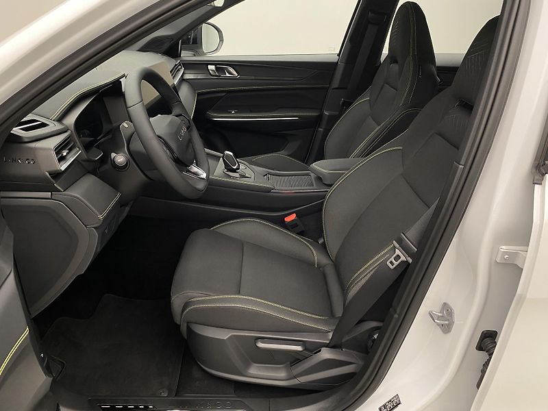 Lynk & Co 01 (2025) CORE PHEV AUT CZ 1.maj - fotka 3 z 92