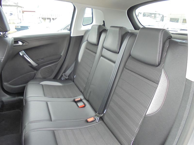 Peugeot 2008 (2014) 1.6 HDI- NAVI- DIGI A/C- KŮŽE - fotka 11 z 11