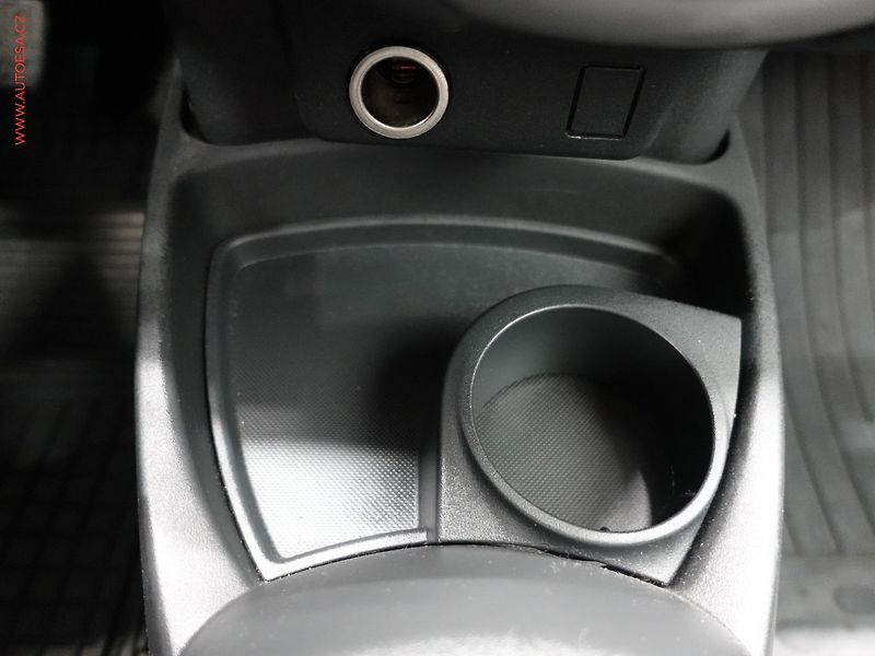 Toyota Yaris (2007) 1.1VVT-i, ČR, AC - fotka 16 z 17