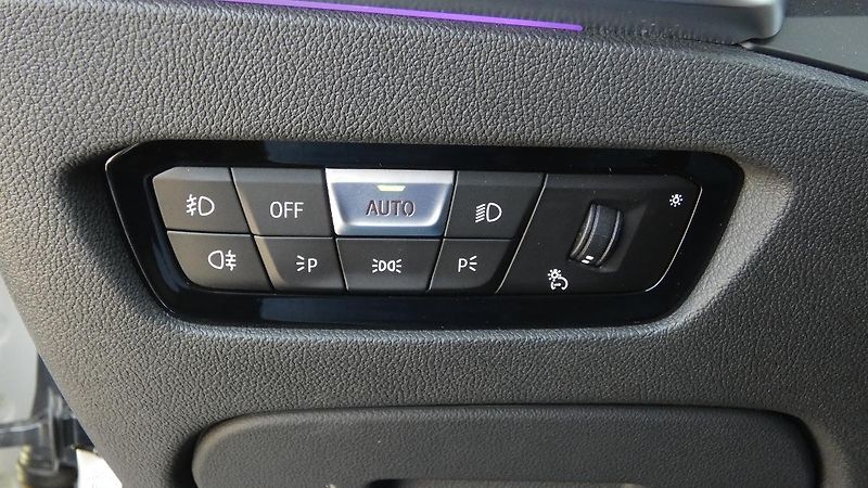 BMW Řada 3 318d Touring - fotka 10 z 22