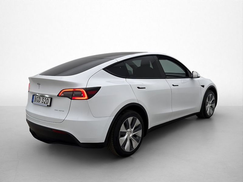Tesla Model Y Long Range AWD - fotka 5 z 29