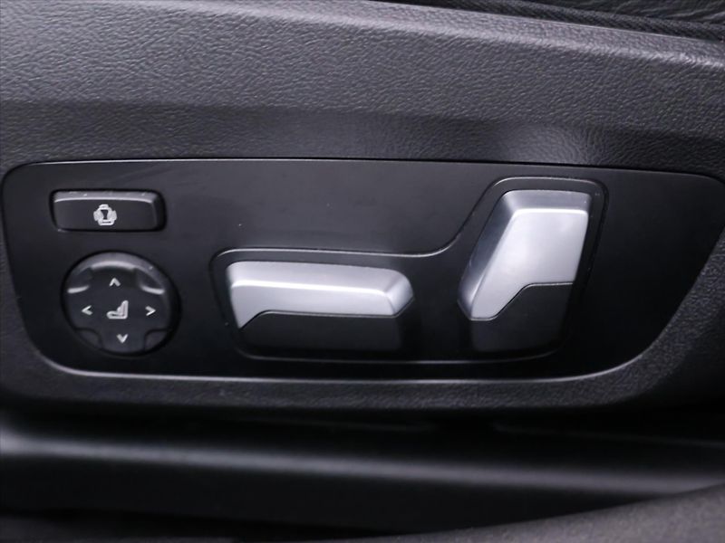 BMW Řada 3 3,0 M340d 250 kW xDrive CZ DPH - fotka 19 z 44