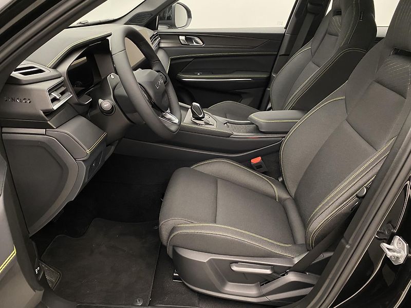 Lynk & Co 01 (2025) 01 CORE PHEV - fotka 3 z 82