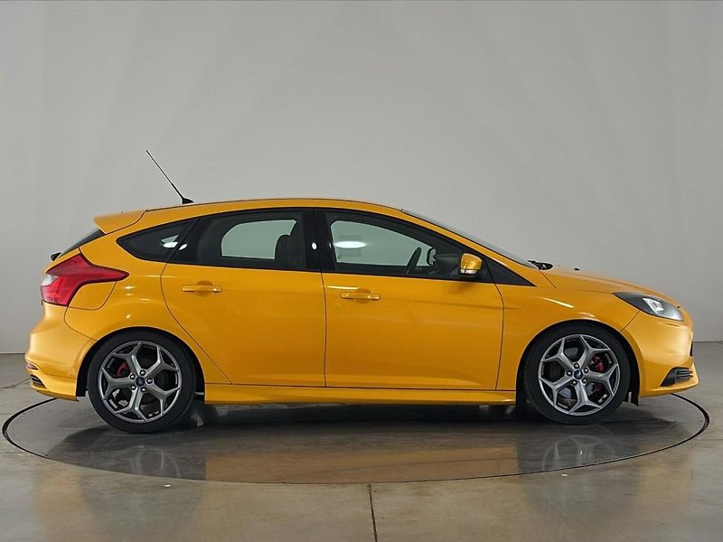 Ford Focus ST - fotka 16 z 25