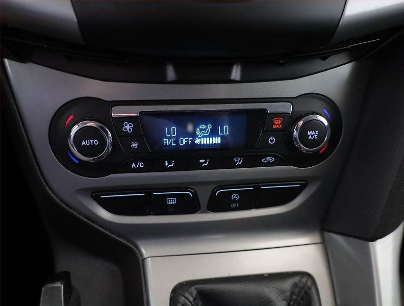 Ford Focus (2011) 1.6 TDCi, nová STK, Tažné - fotka 11 z 16