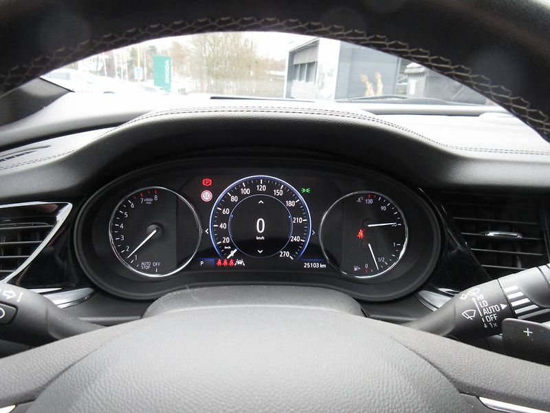 Opel Insignia GSi Sports Tourer F 2.0 SHT & - fotka 15 z 49