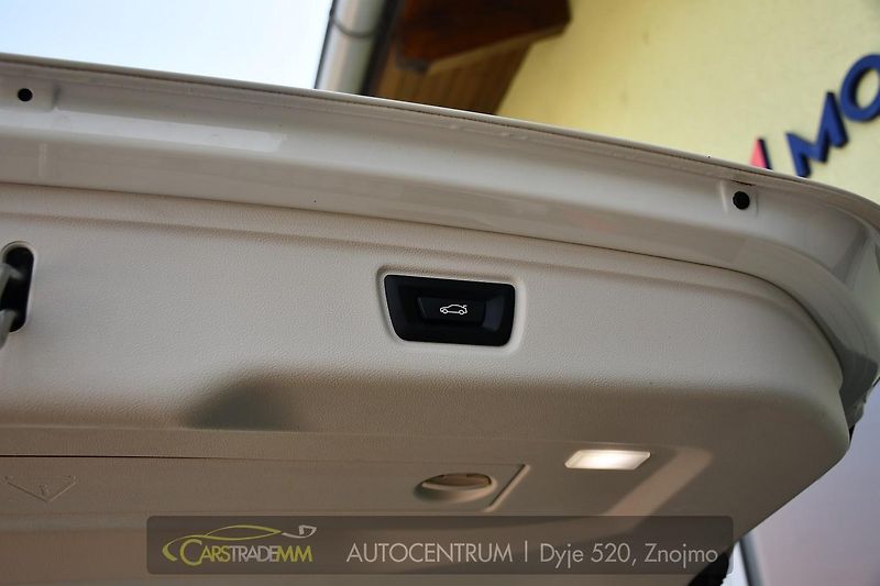 BMW Řada 3 320D xDrive 2xALU 1M ČR - fotka 18 z 54