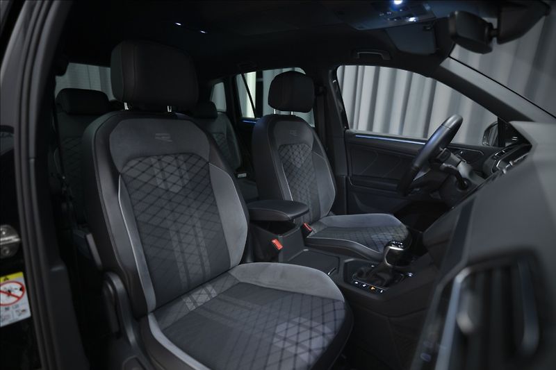 Volkswagen Tiguan 1,4 TSI DSG eHYBRID R-LINE ČR - fotka 9 z 46