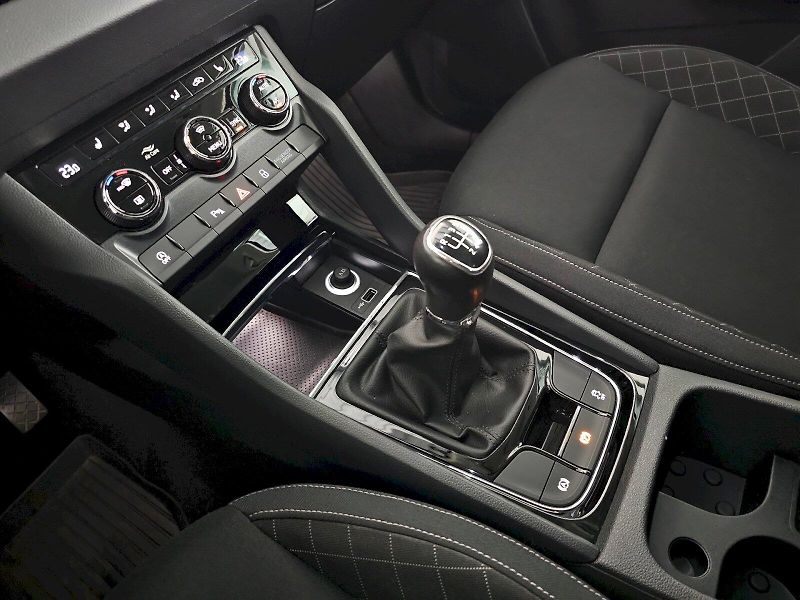 Škoda Karoq (2020) 1.5TSi 110kW Ambition Tažné - fotka 24 z 31