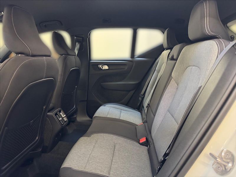 Volvo XC40 (2026) 2,0 B3 Plus Dark  8247 - fotka 11 z 15