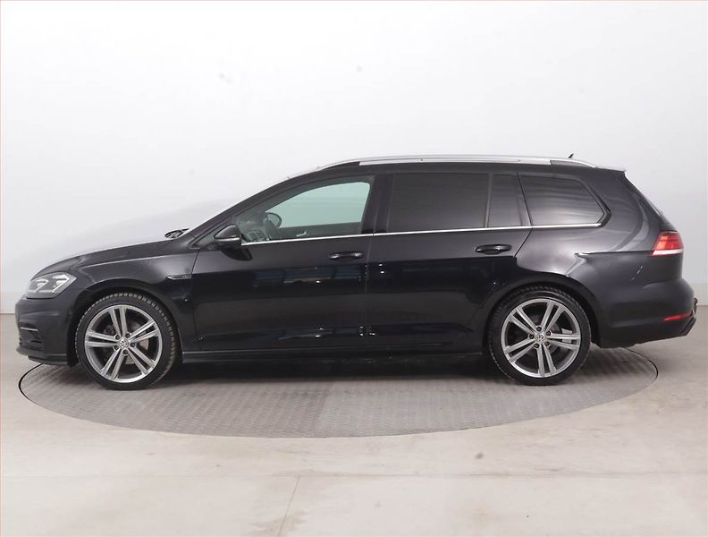 Volkswagen Golf (2018) R-Line 1.5 TSI, Automat - fotka 3 z 17
