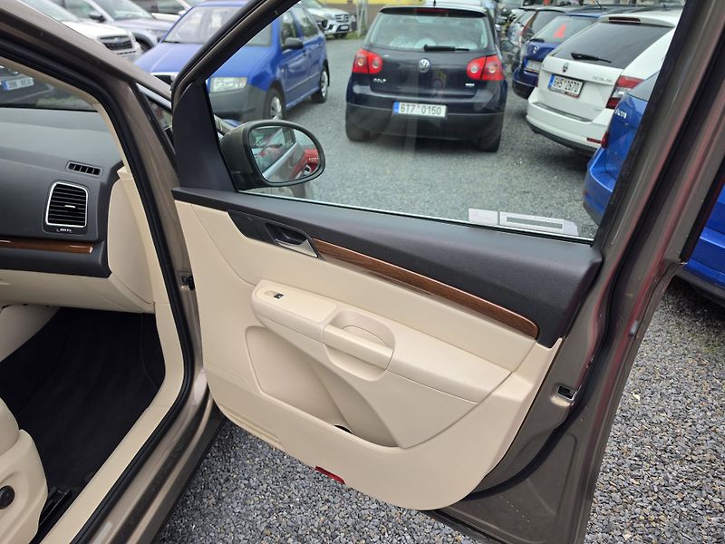 Volkswagen Sharan 2.0TSI Highline 7 TZ Masáž Led - fotka 22 z 24