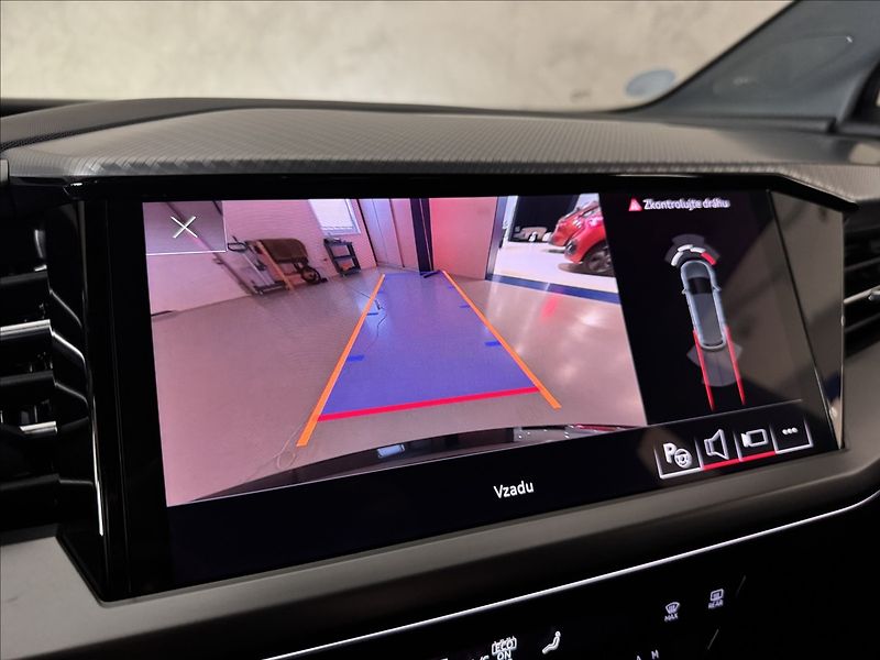Audi Q4 e-tron 45 Quattro 195kW LED Matrix - fotka 38 z 49