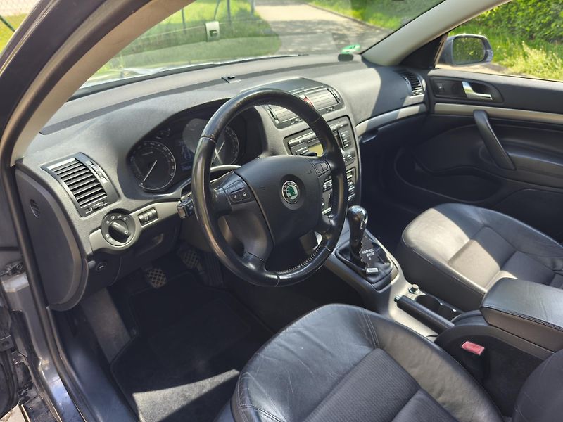 Škoda Octavia 2.0 FSI kombi Elegance LPG - fotka 18 z 29