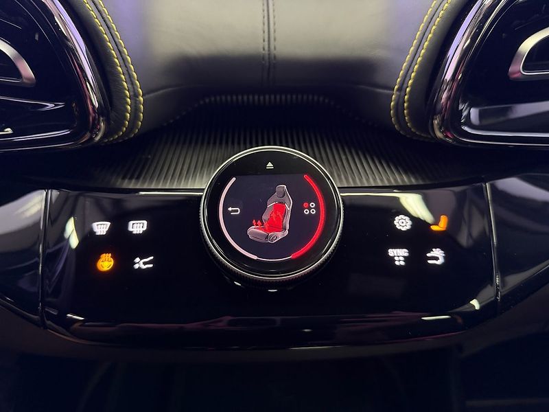 Ferrari Purosangue V12 CARBON, ALCANTARA, PANORAM - fotka 28 z 38