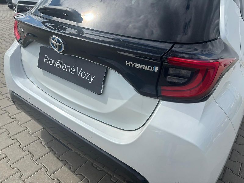 Toyota Yaris 1.5 HSD e-CVT Selection Style - fotka 28 z 28