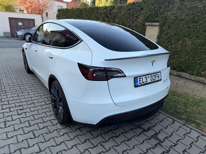 Tesla Model Y (2023) Performance-540PS-AWD-HW-4 - fotka 2 z 18