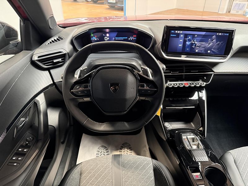 Peugeot 2008 ALLURE 1.2 PureTech 130 S&S EA - fotka 6 z 13