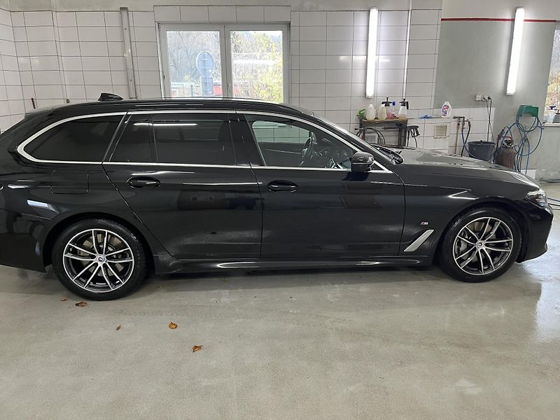BMW Řada 5 (2022) 3.0 540 xDrive M-Packet DPH - fotka 3 z 16