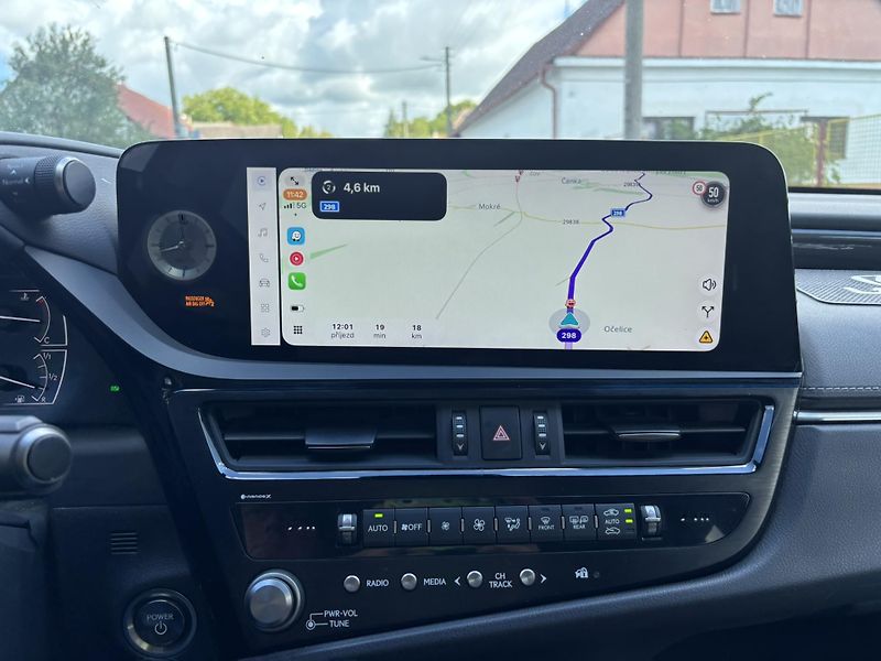 Lexus ES 300h (2023) - fotka 3 z 20