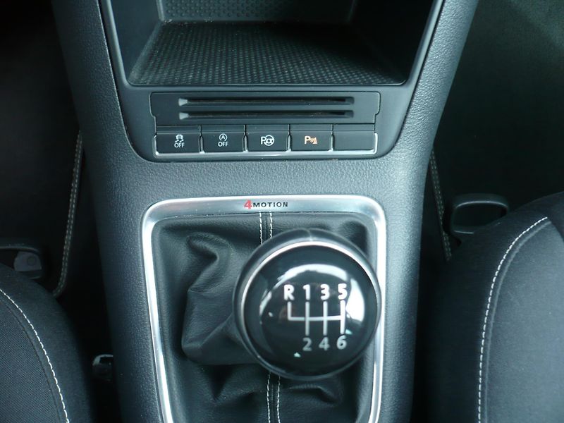 Volkswagen Tiguan 2.0TDI 130Kw 4x4 Klima Navi - fotka 19 z 28