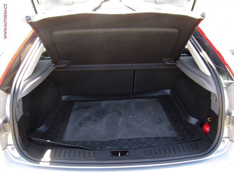 Ford Focus (2011) 1.6 i, ČR, servis.kniha, AC - fotka 7 z 15