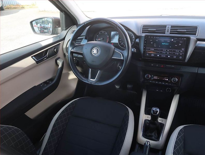 Škoda Fabia (2016) Style 1.2 TSI, Park. senzory - fotka 7 z 19