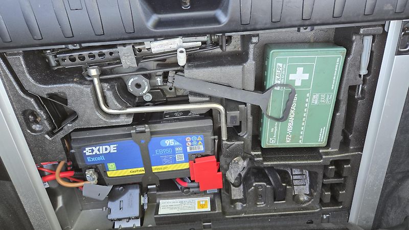 BMW X3 X DRIVE 2.0D 130KW 1MAJITEL - fotka 13 z 40