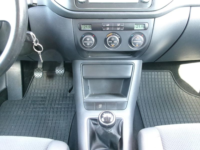 Volkswagen Golf Plus (2007) 1,9TDI AUTOKLIMA TEMP ČR - fotka 20 z 21