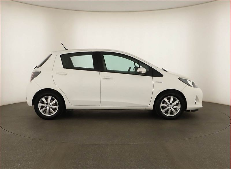 Toyota Yaris (2012) 1.5 Hybrid, Automat, Tempomat - fotka 6 z 14