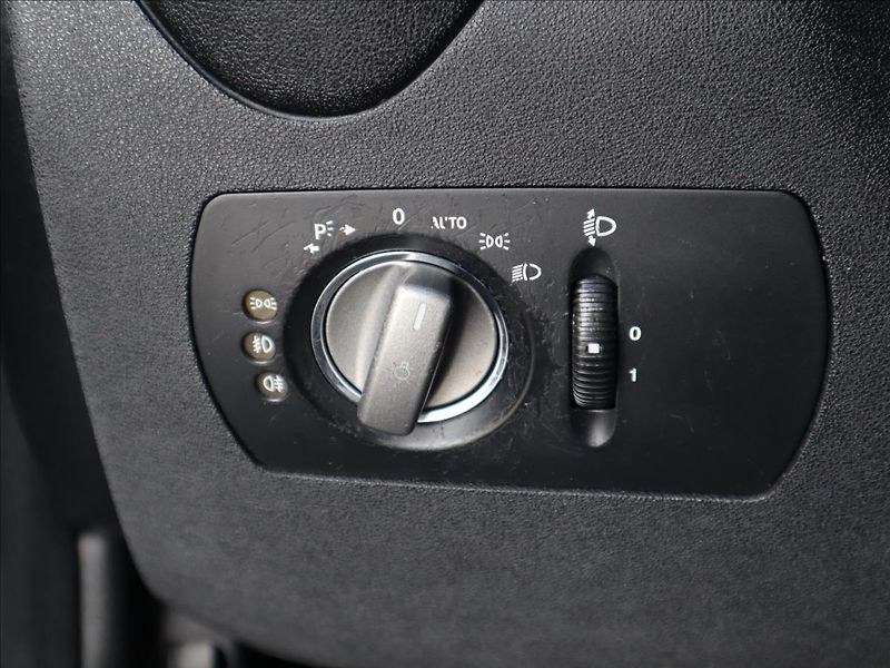 Mercedes-Benz SLK 2,8   280 Xenony Kůže - fotka 11 z 21