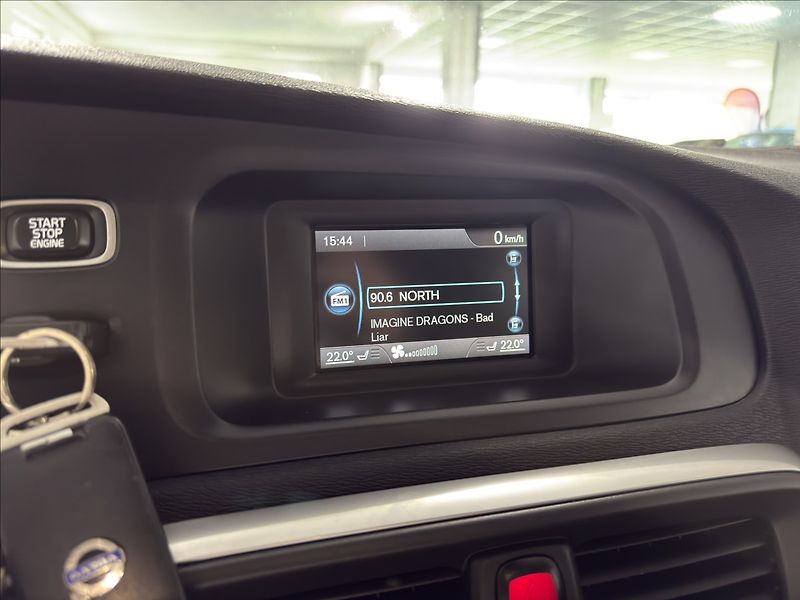 Volvo V40 1,6   D2 MOMENTUM BI-XEN VÝHŘE - fotka 15 z 42