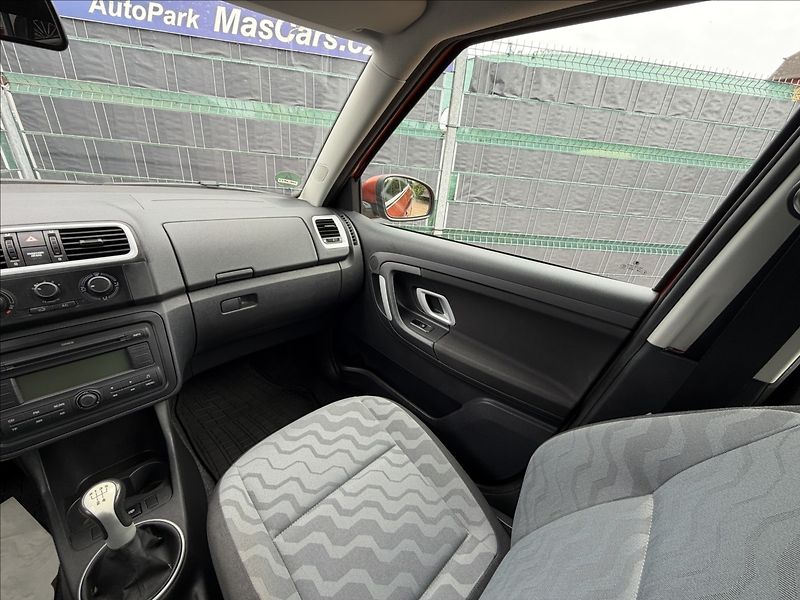 Škoda Fabia II 1.4 Ambiente - fotka 10 z 17