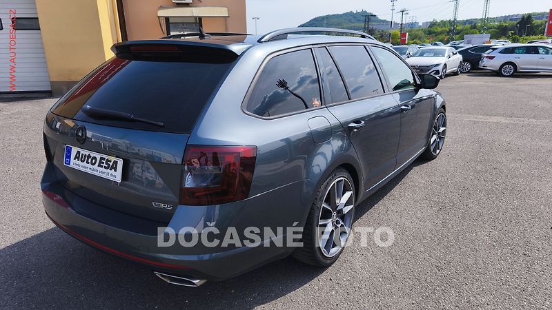 Škoda Octavia (2015) 2.0 TDi, RS, navi, bixen - fotka 2 z 3