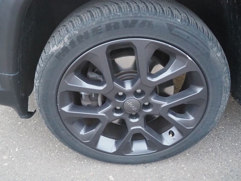 Jeep Compass (2021) 1.3iPHEV 4Xe 177kW S AT,PANO - fotka 8 z 36