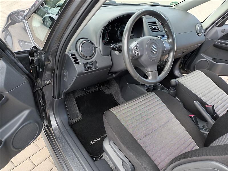 Suzuki SX4 1,6 REZERVACE - fotka 20 z 47